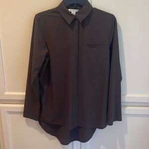 Athleta brown buttondown, collared, 3/4 sleeve shirt.